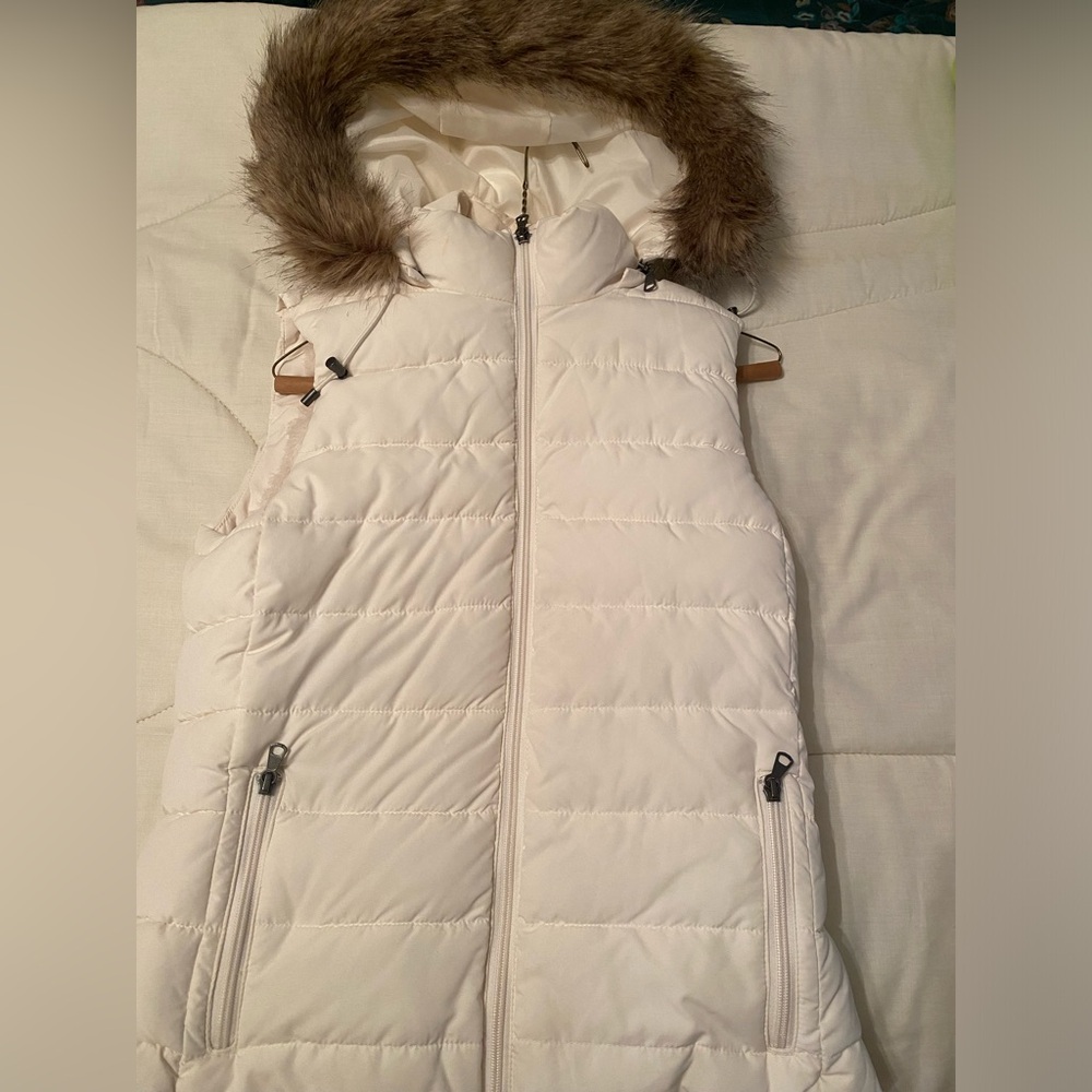 White Banana Republic Puffer Jacket